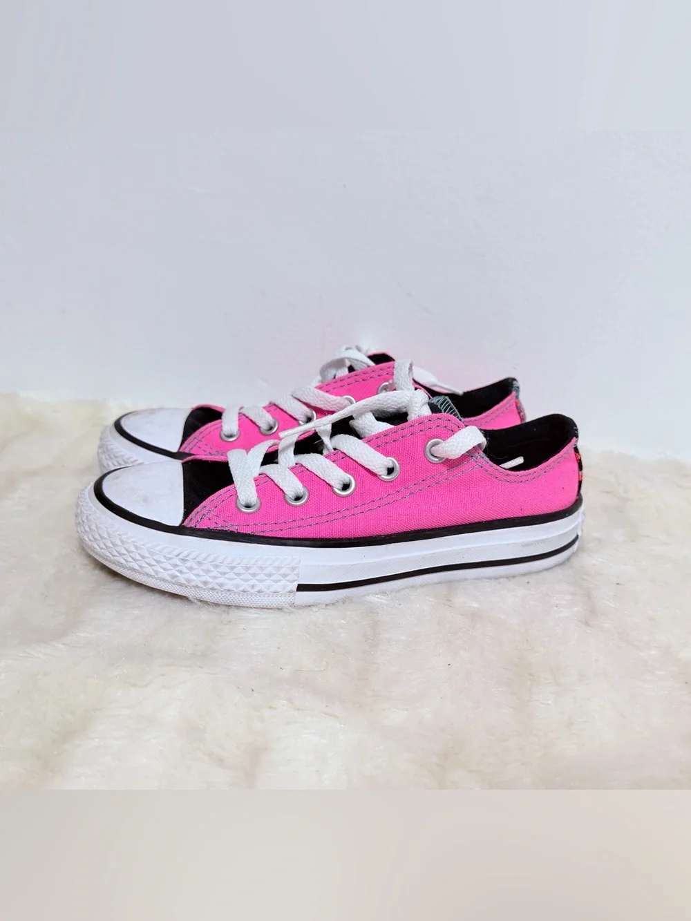 Converse Kids Low-Top Canvas Sneakers in Neon Pink and Black size 12 youth
